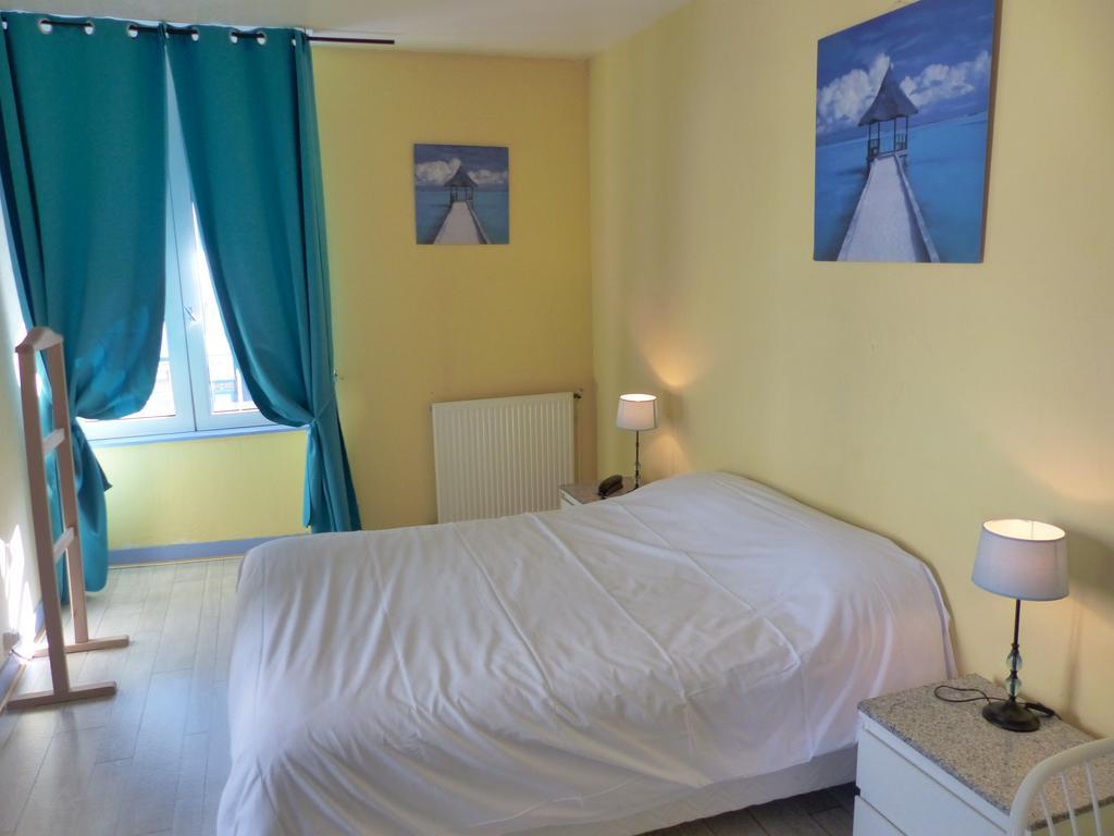 Logis Hotel Au Croissant Buzançais Eksteriør bilde