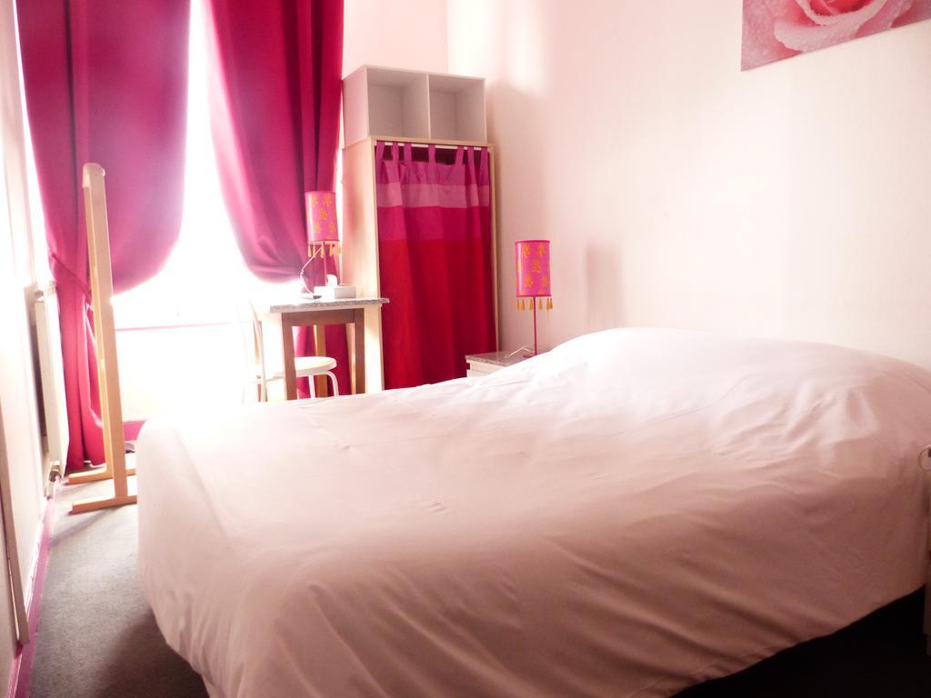 Logis Hotel Au Croissant Buzançais Eksteriør bilde