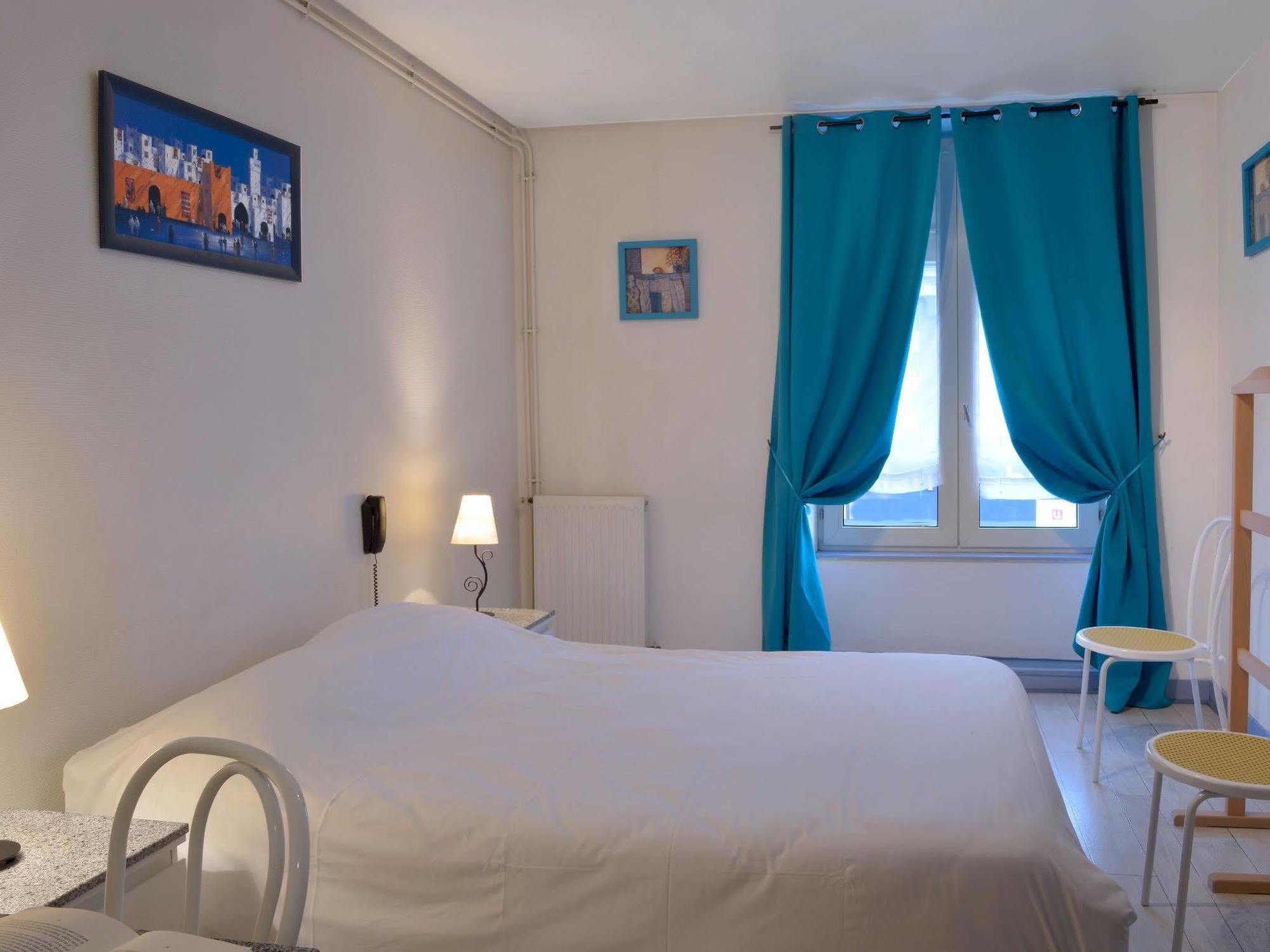 Logis Hotel Au Croissant Buzançais Eksteriør bilde