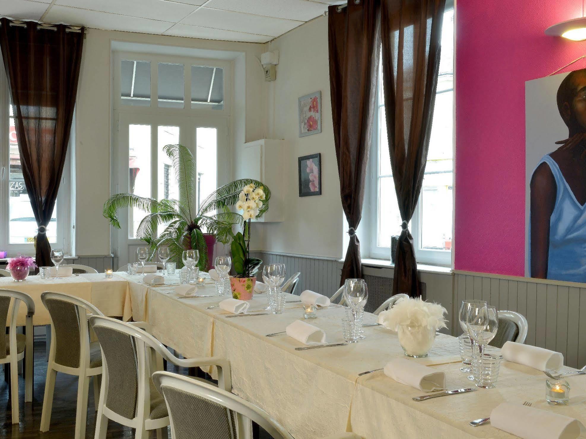 Logis Hotel Au Croissant Buzançais Eksteriør bilde